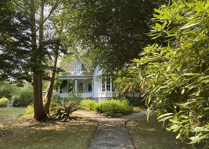 Shaw House Inn