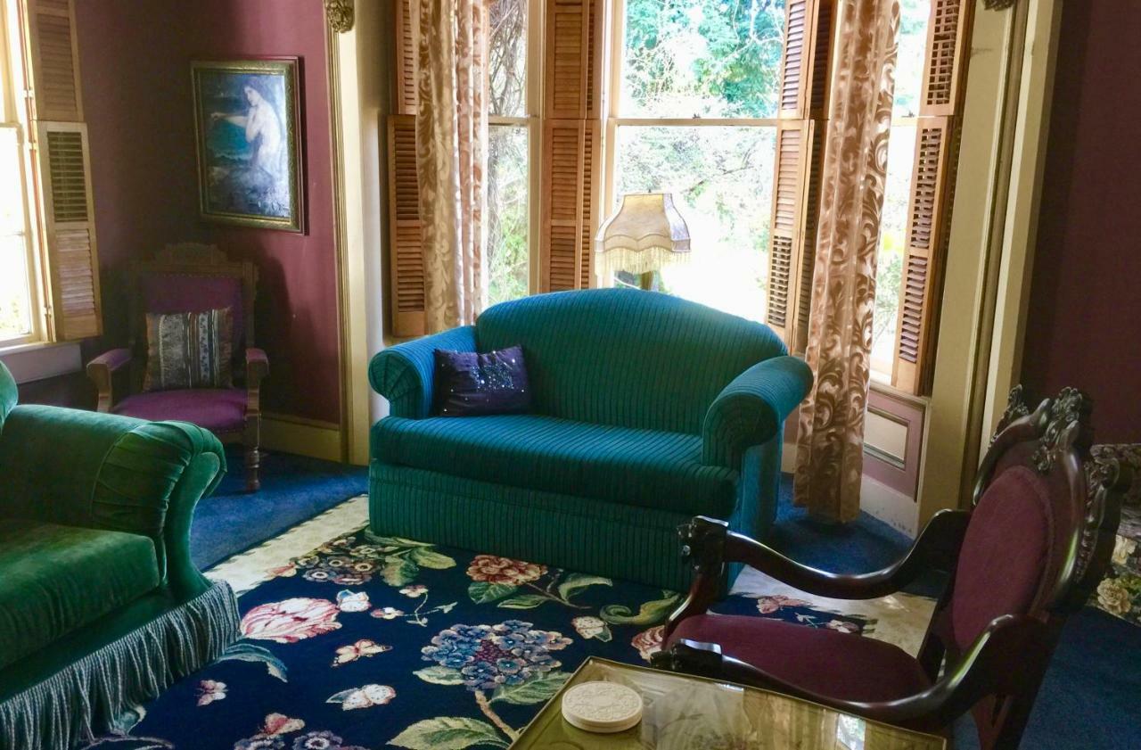 Shaw House 3*